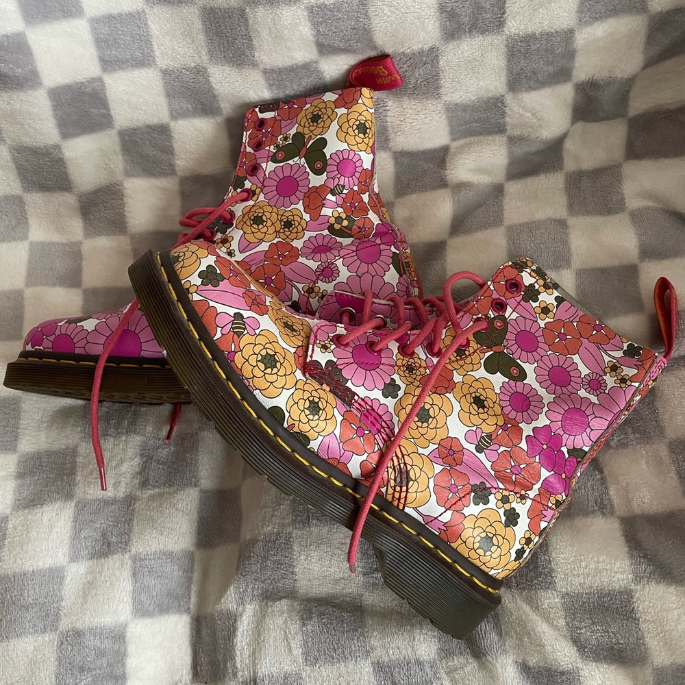 Rare Dr. Martens 1460 Pascal Pink Rose VintageDaisy RETRO Floral Boots Doc's - Picture 2 of 9
